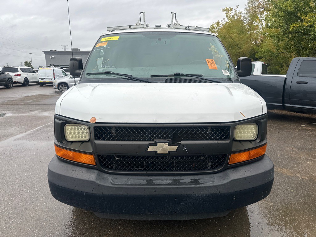 2015 Chevrolet Express Image 2