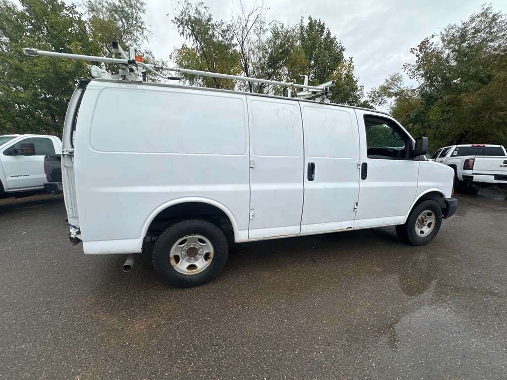 2015 Chevrolet Express Image 4