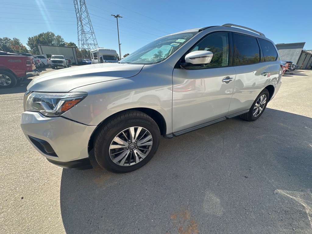 2020 Nissan Pathfinder Image 1