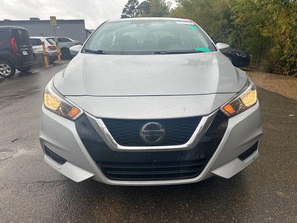 2021 Nissan Versa Image 2