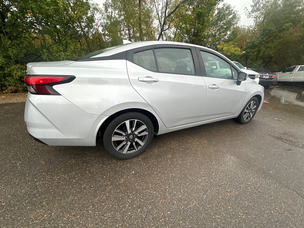 2021 Nissan Versa Image 4