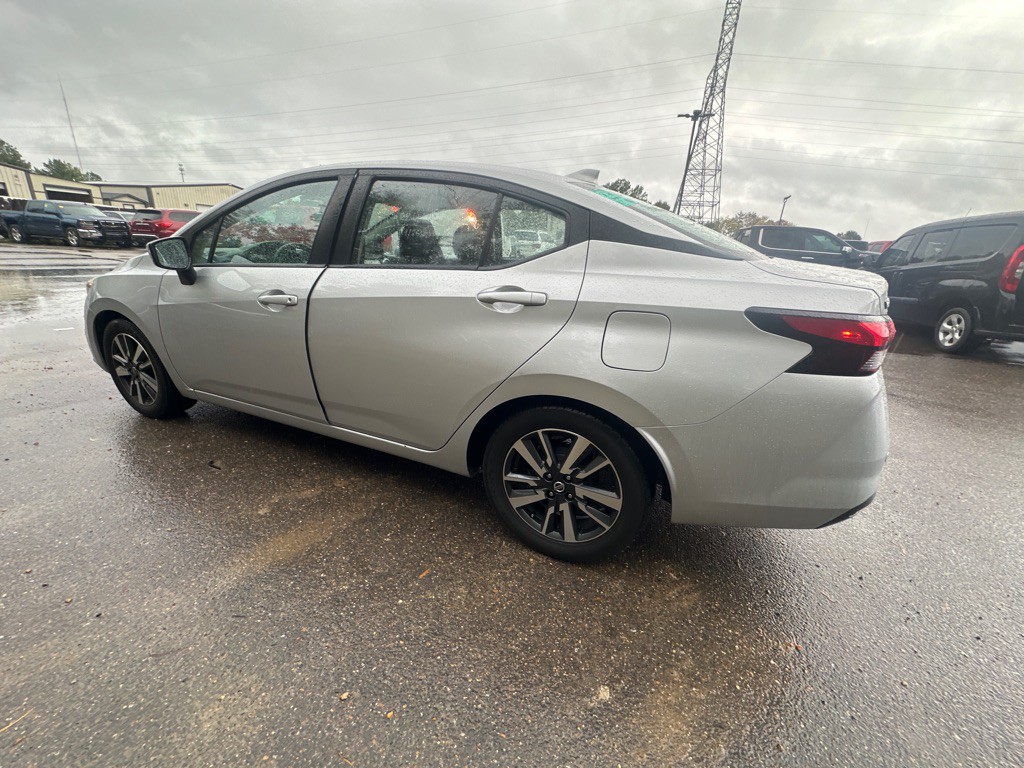 2021 Nissan Versa Image 6