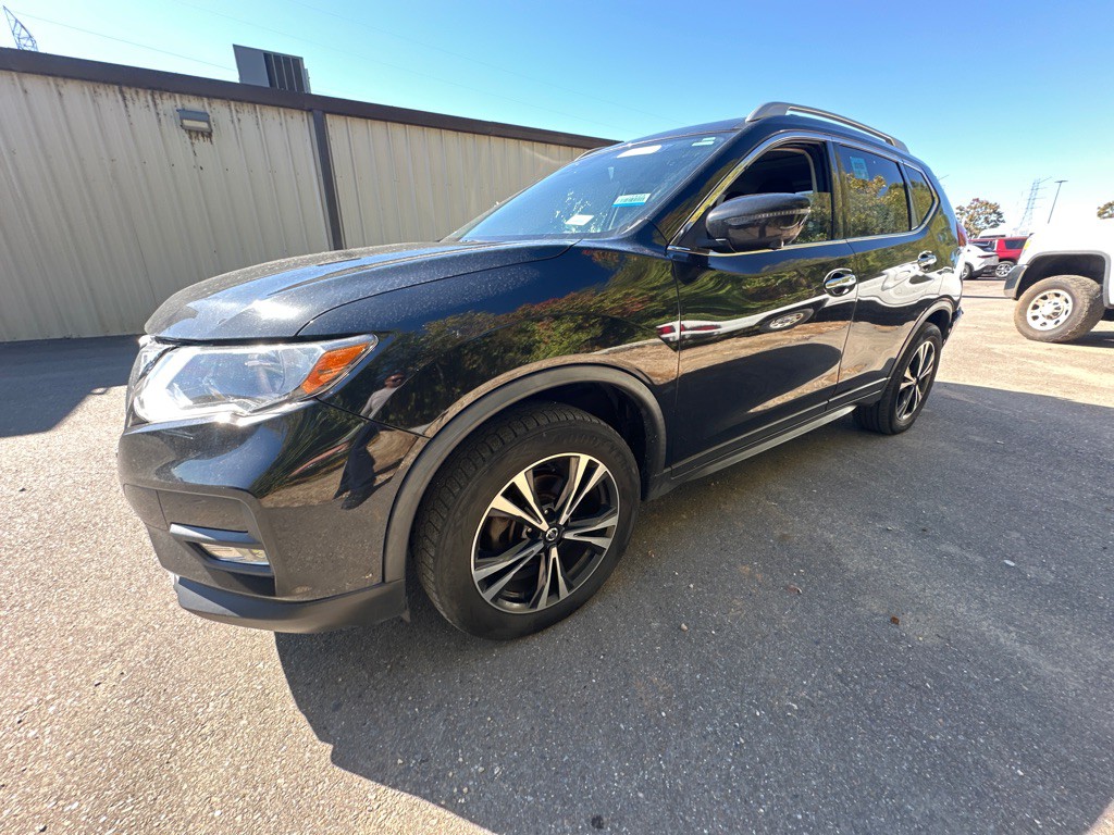 2019 Nissan Rogue Image 1