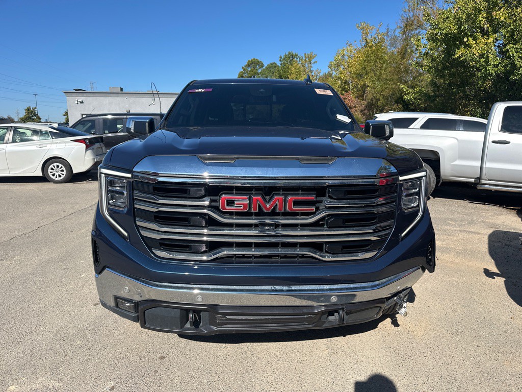 2022 GMC Sierra Image 2