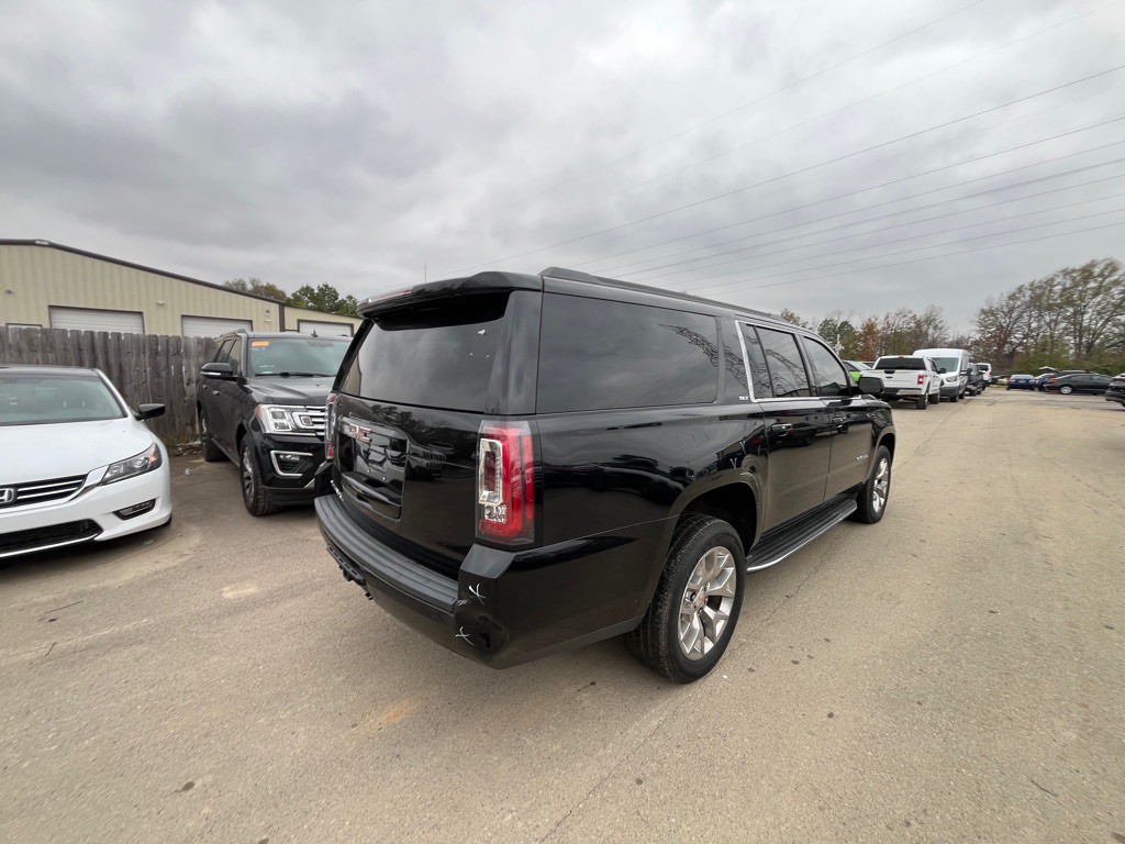 2019 GMC Yukon Image 2