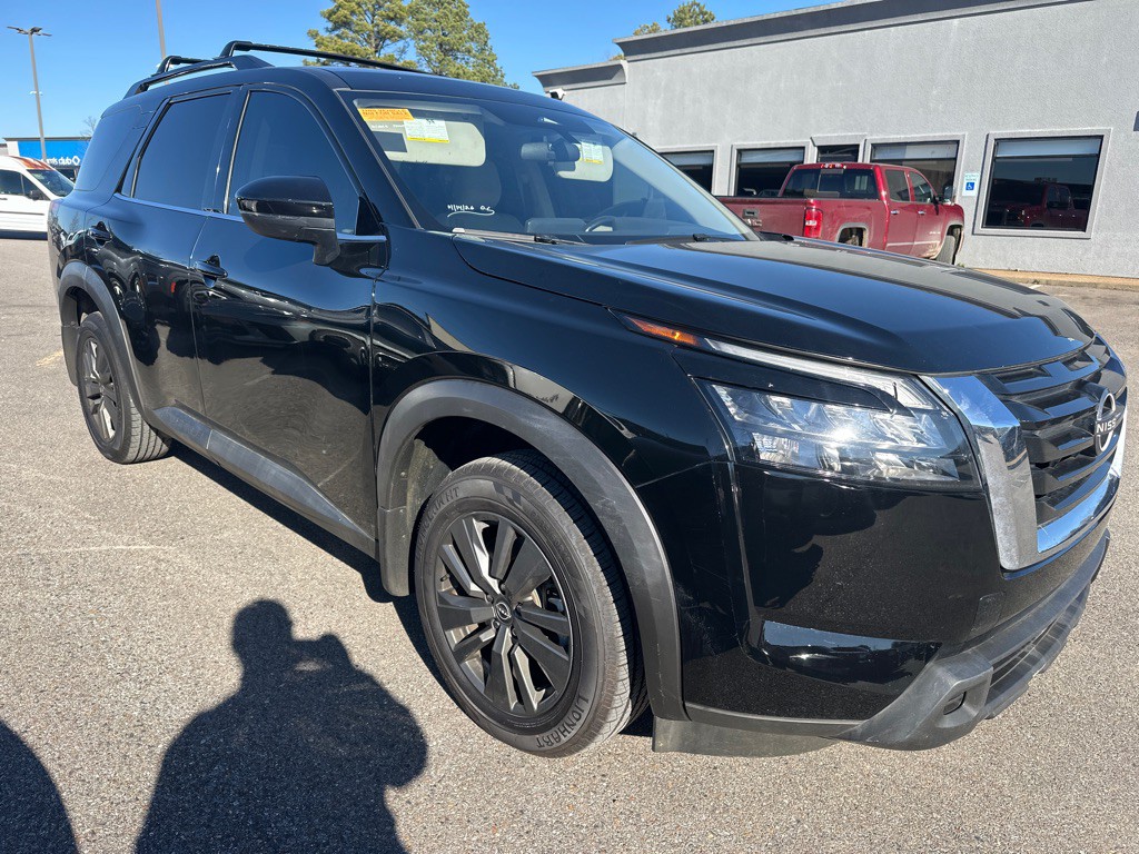 2023 Nissan Pathfinder Image 3