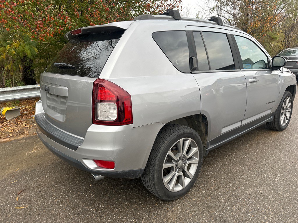2016 Jeep Compass Image 4