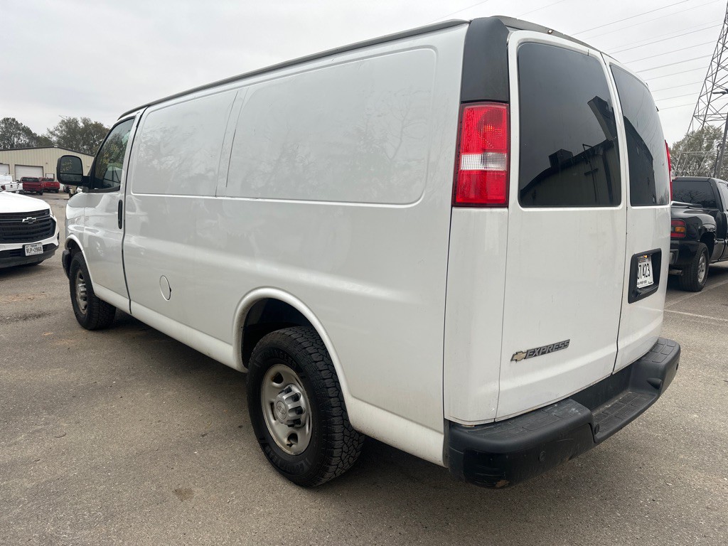 2019 Chevrolet Express Image 6