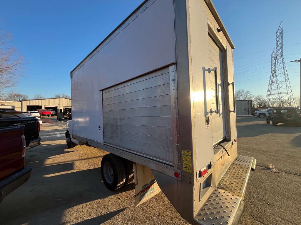 2016 Chevrolet Express Image 2