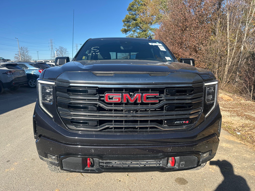 2022 GMC Sierra Image 2