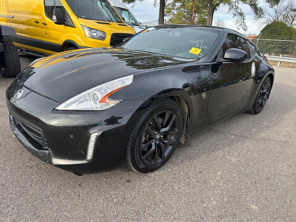 2017 Nissan 370Z Image 1
