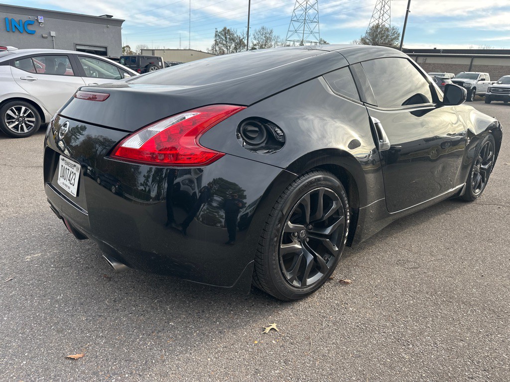 2017 Nissan 370Z Image 4