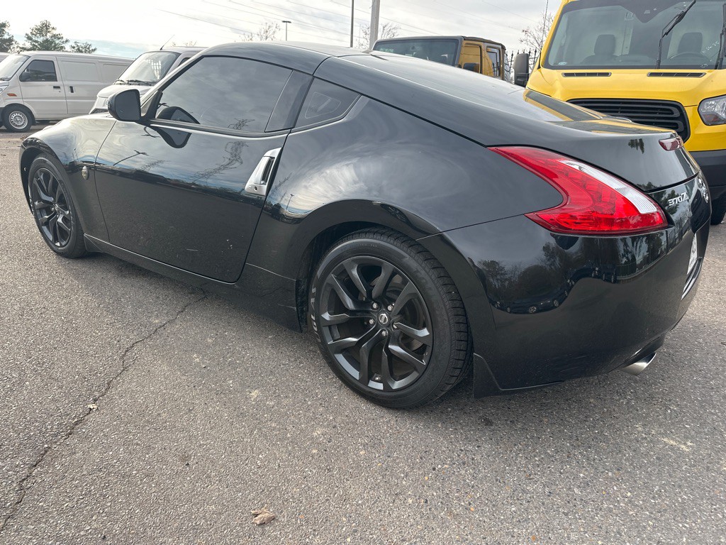 2017 Nissan 370Z Image 6