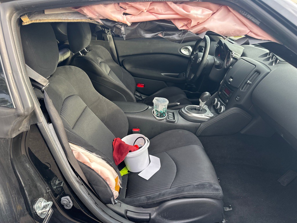 2017 Nissan 370Z Image 12