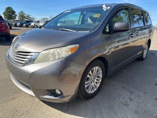 Image for 2016 Toyota Sienna XLE ID: 7079234