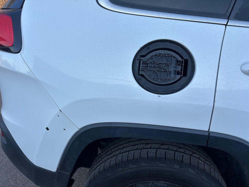 2018 Jeep Cherokee Image 15