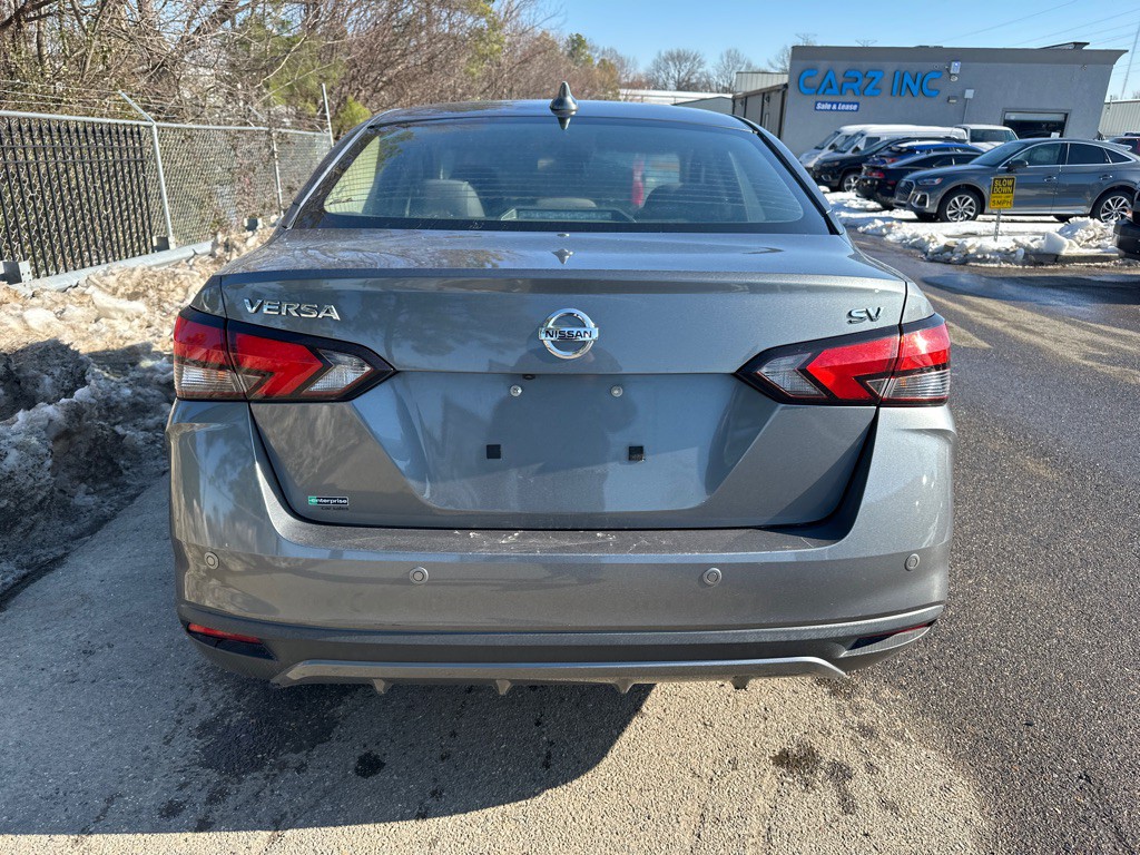 2021 Nissan Versa Image 5