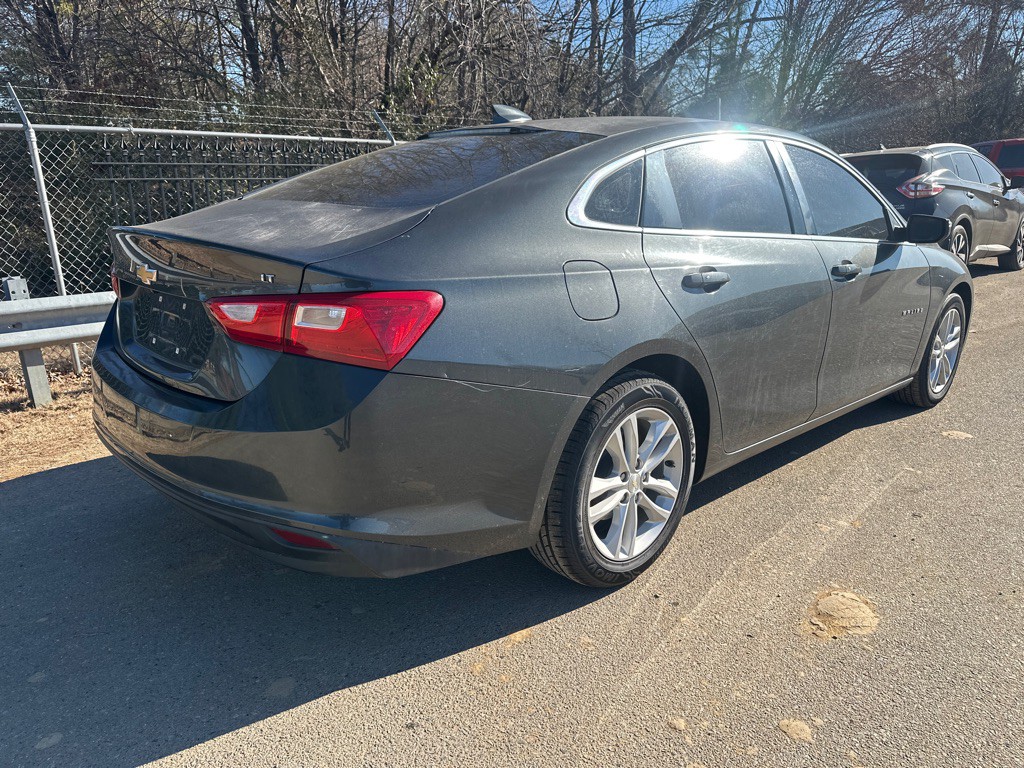 2017 Chevrolet Malibu Image 4