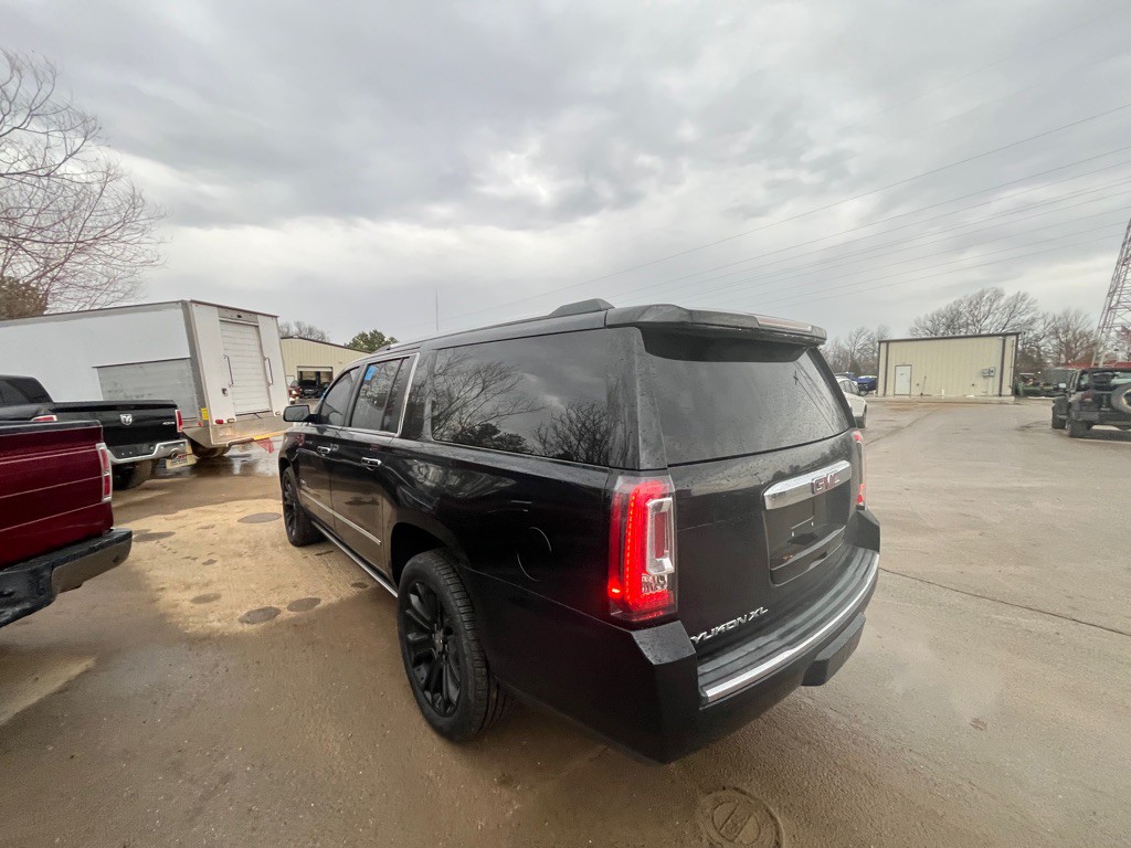 2015 GMC Yukon Image 2