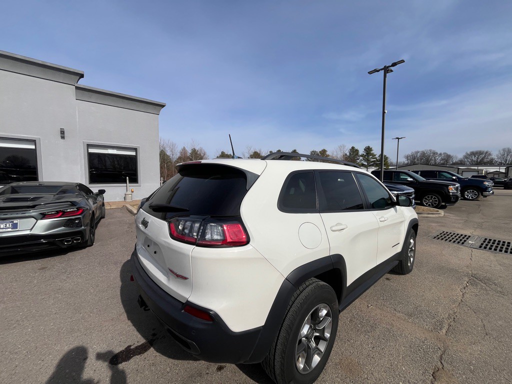 2019 Jeep Cherokee Image 2