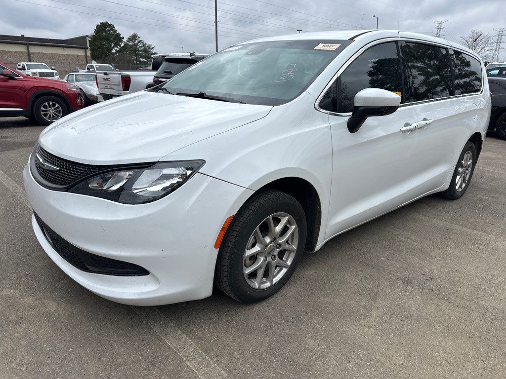 2023 Chrysler Voyager Image 1