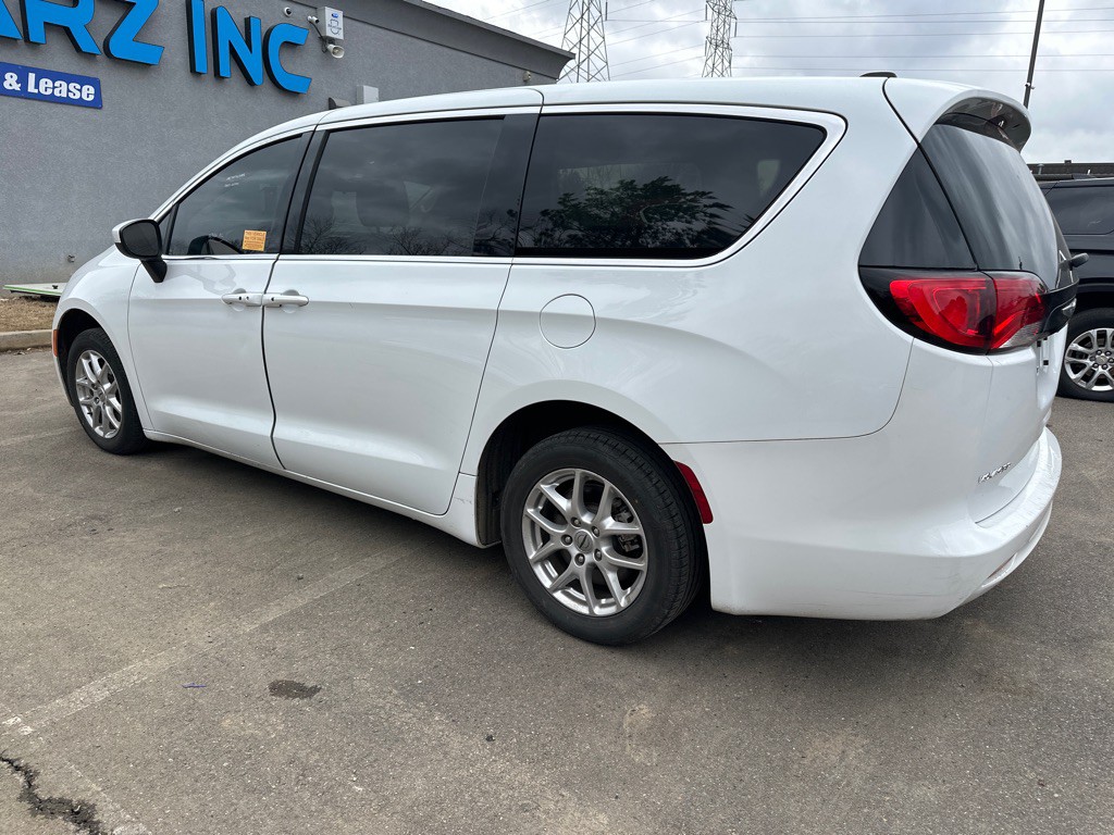 2023 Chrysler Voyager Image 6