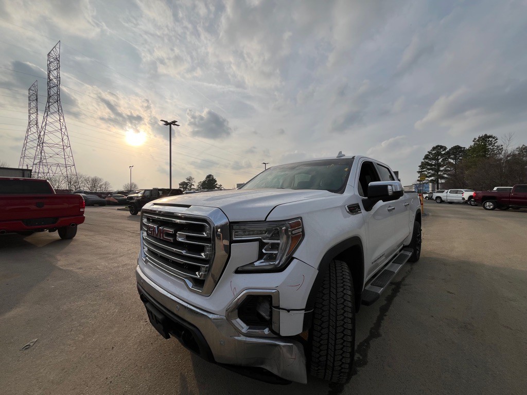2020 GMC Sierra Image 2
