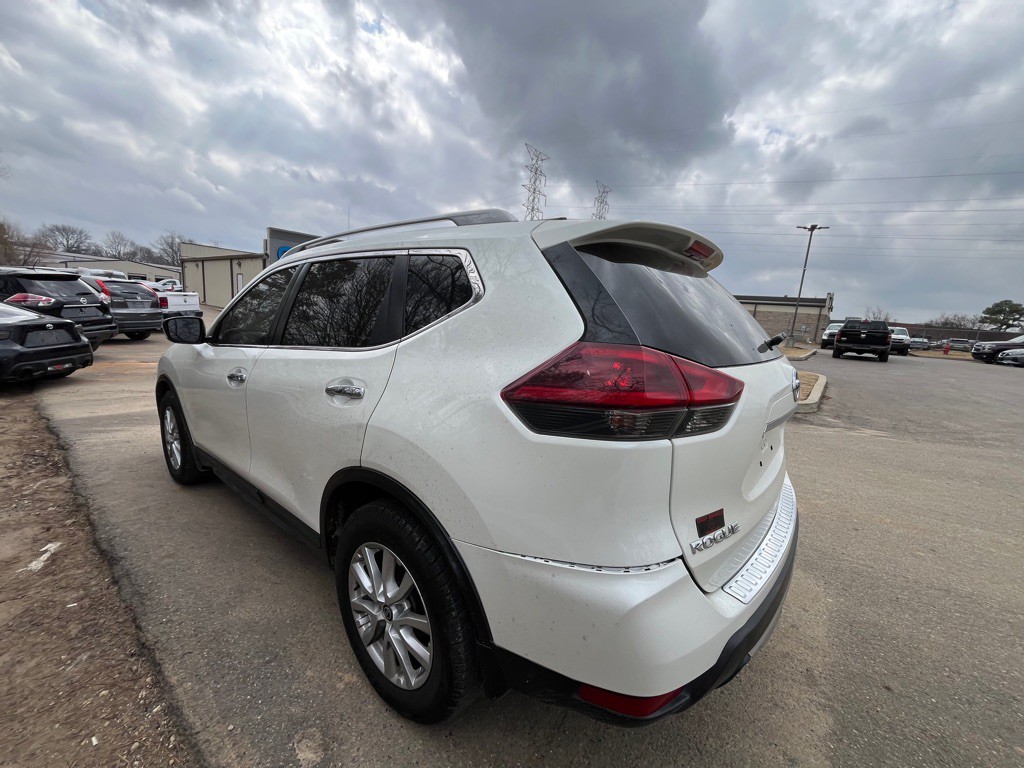 2018 Nissan Rogue Image 2