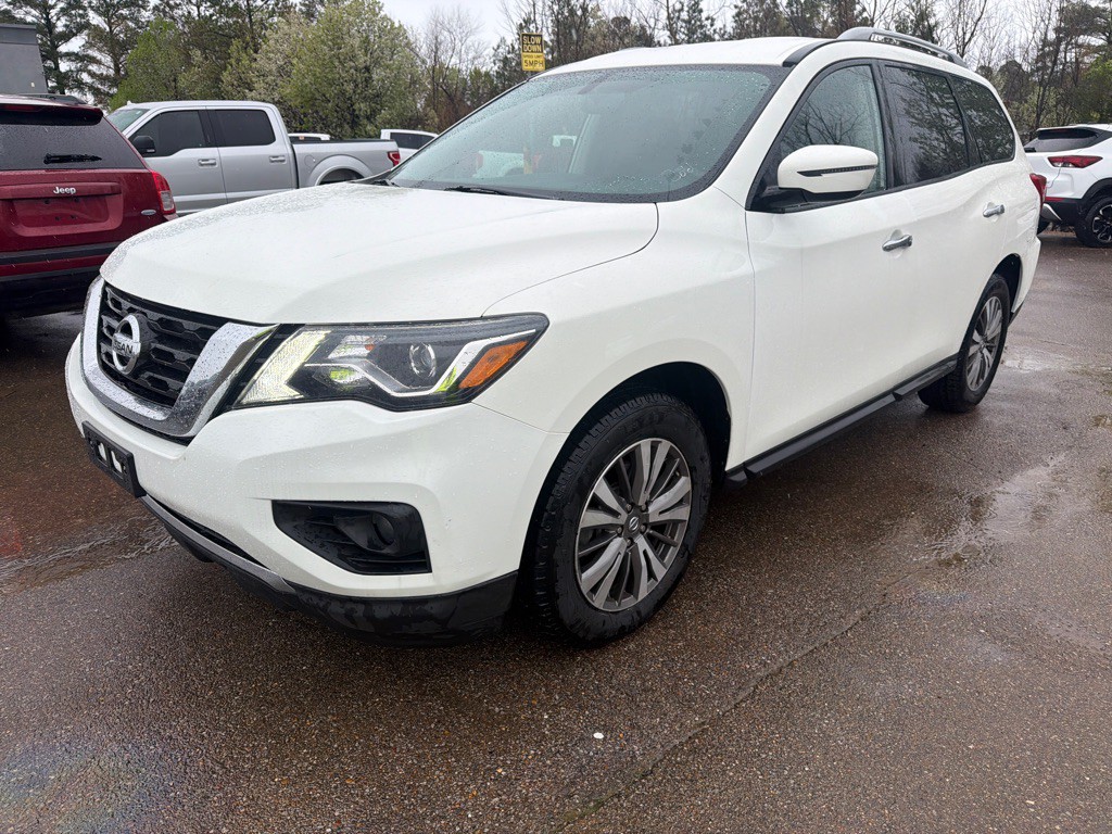 2020 Nissan Pathfinder Image 1
