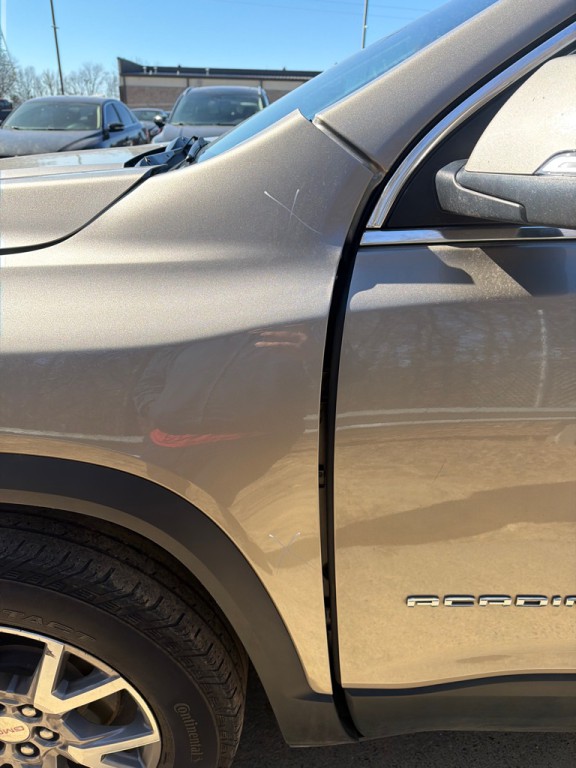 2022 GMC Acadia Image 9