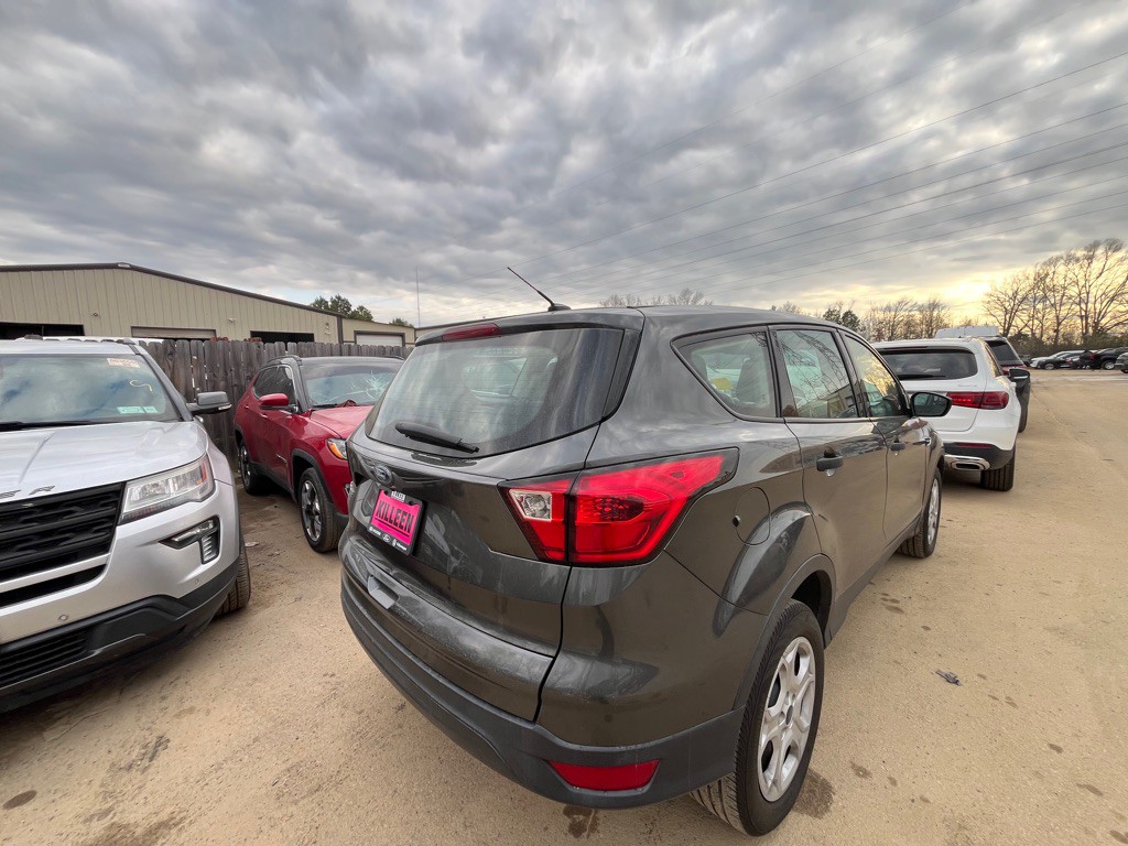 2019 Ford Escape Image 2