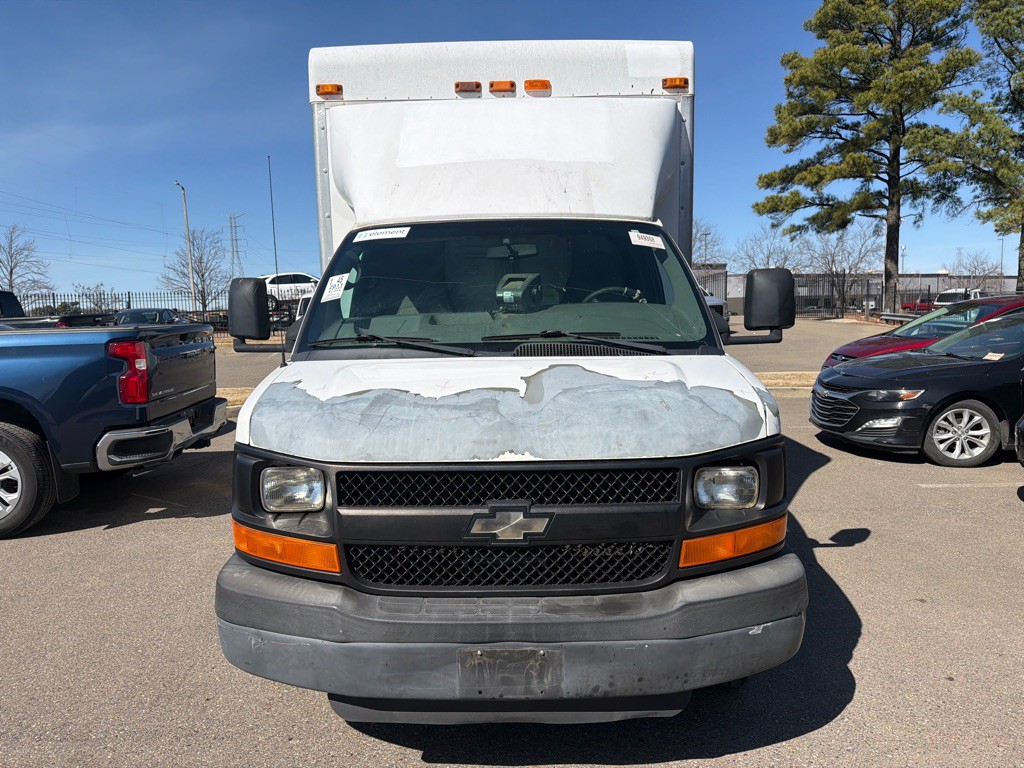 2011 Chevrolet Express Image 2