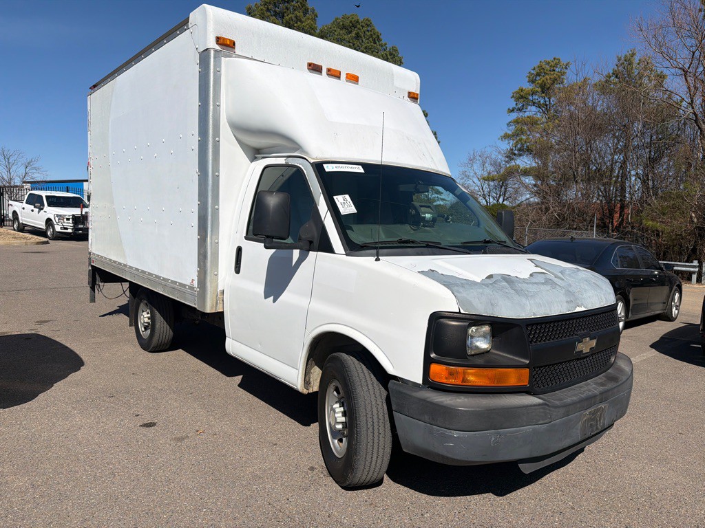 2011 Chevrolet Express Image 3