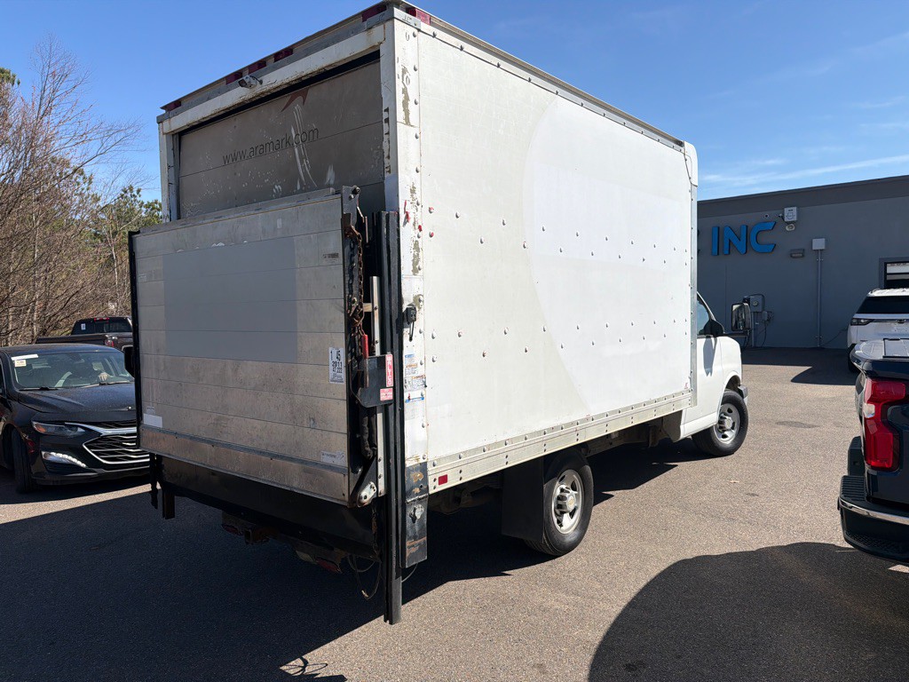 2011 Chevrolet Express Image 4