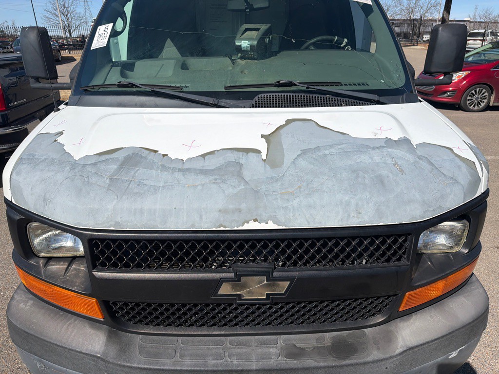 2011 Chevrolet Express Image 9