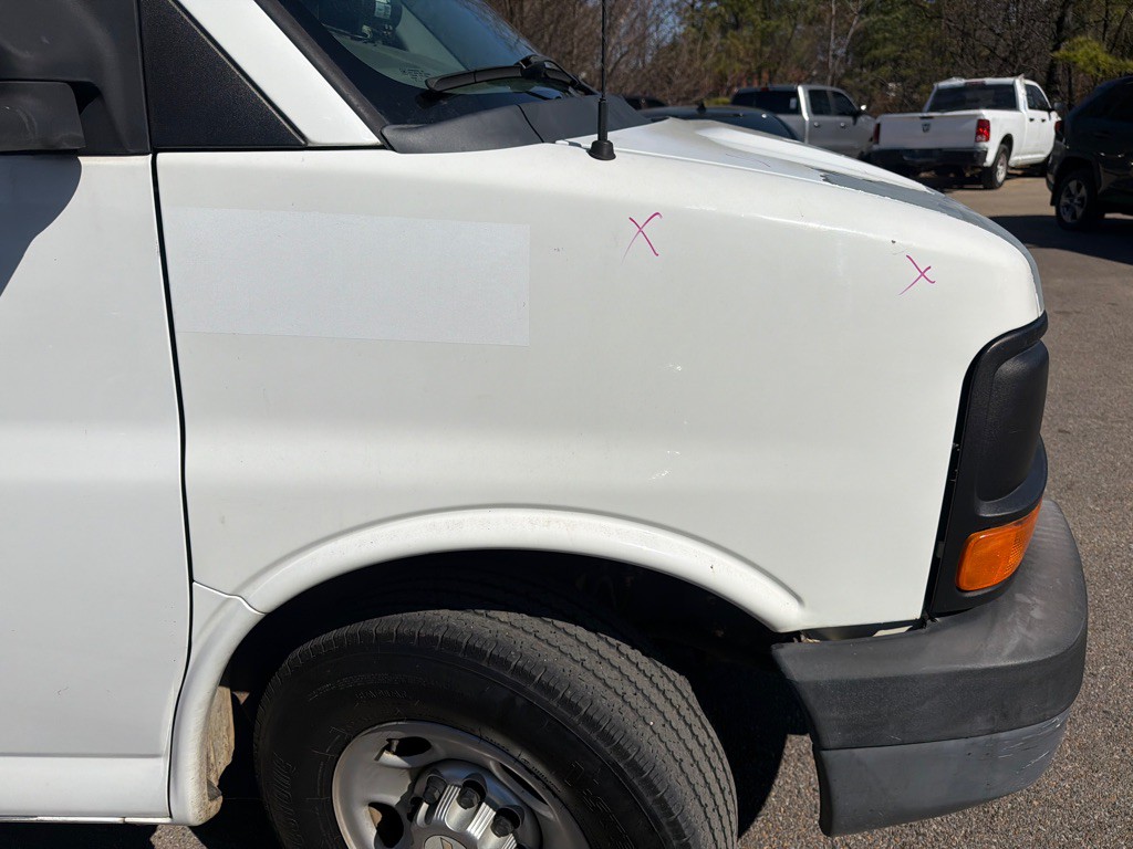 2011 Chevrolet Express Image 10