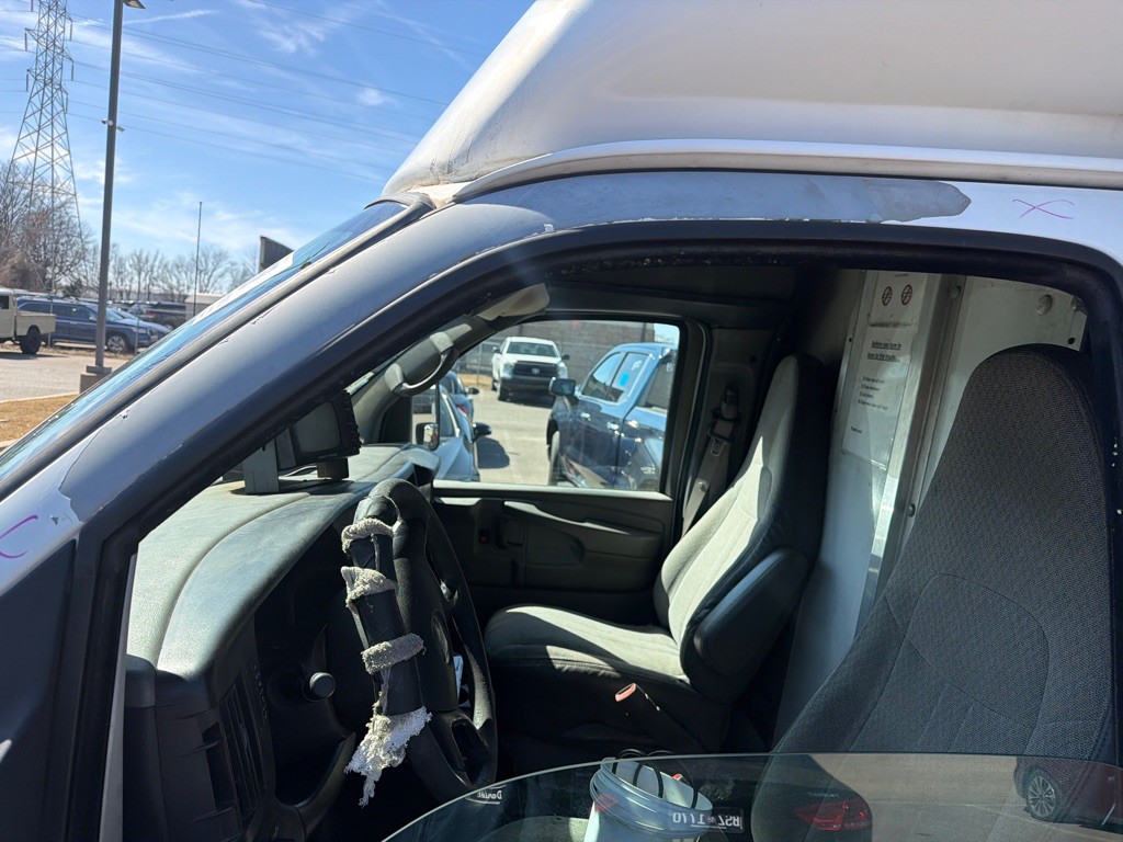 2011 Chevrolet Express Image 13