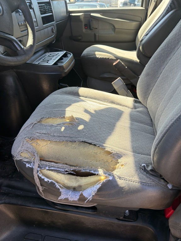 2011 Chevrolet Express Image 15