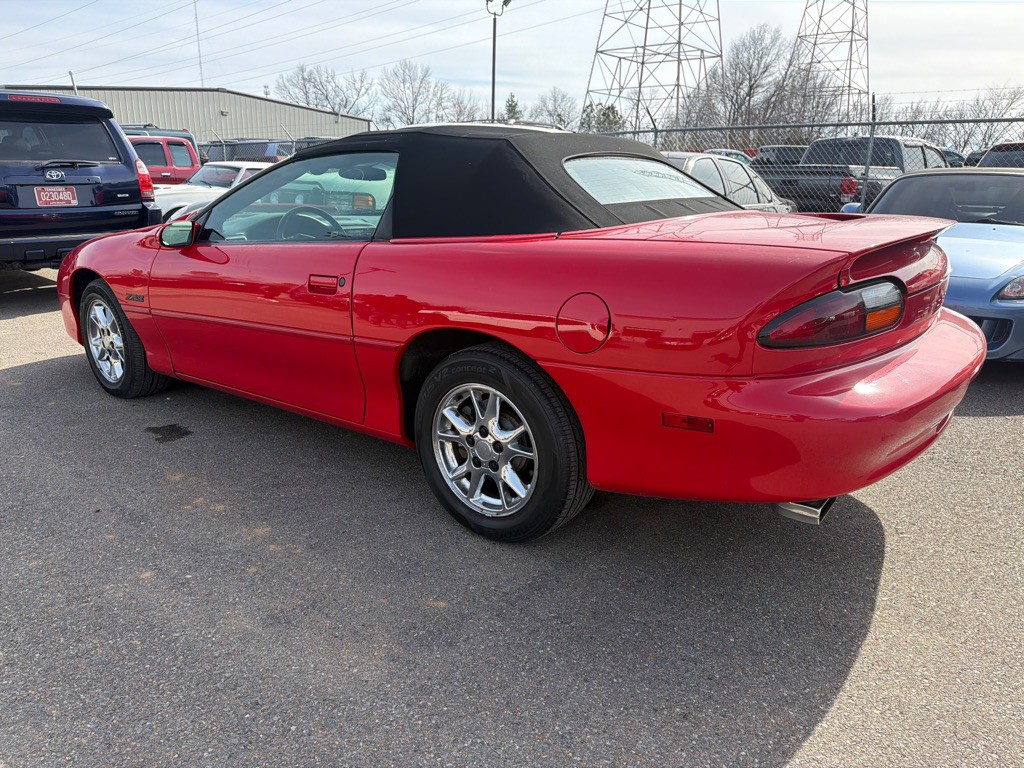 2002 Chevrolet Camaro Image 6