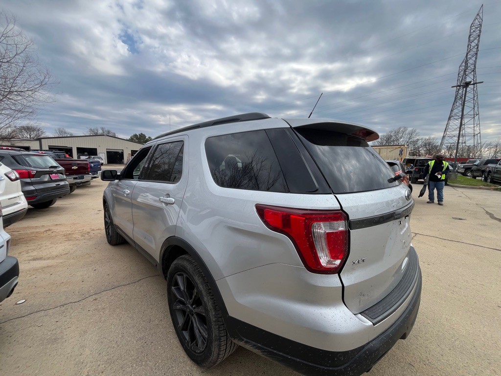 2019 Ford Explorer Image 2