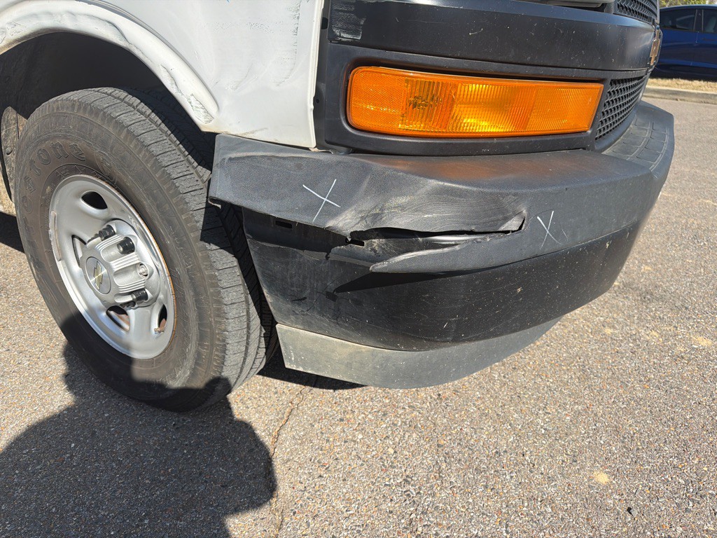 2021 Chevrolet Express Image 12