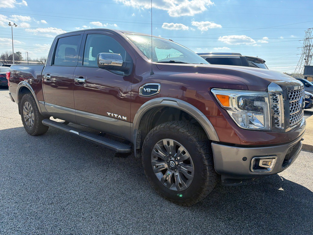 2017 Nissan Titan Image 3