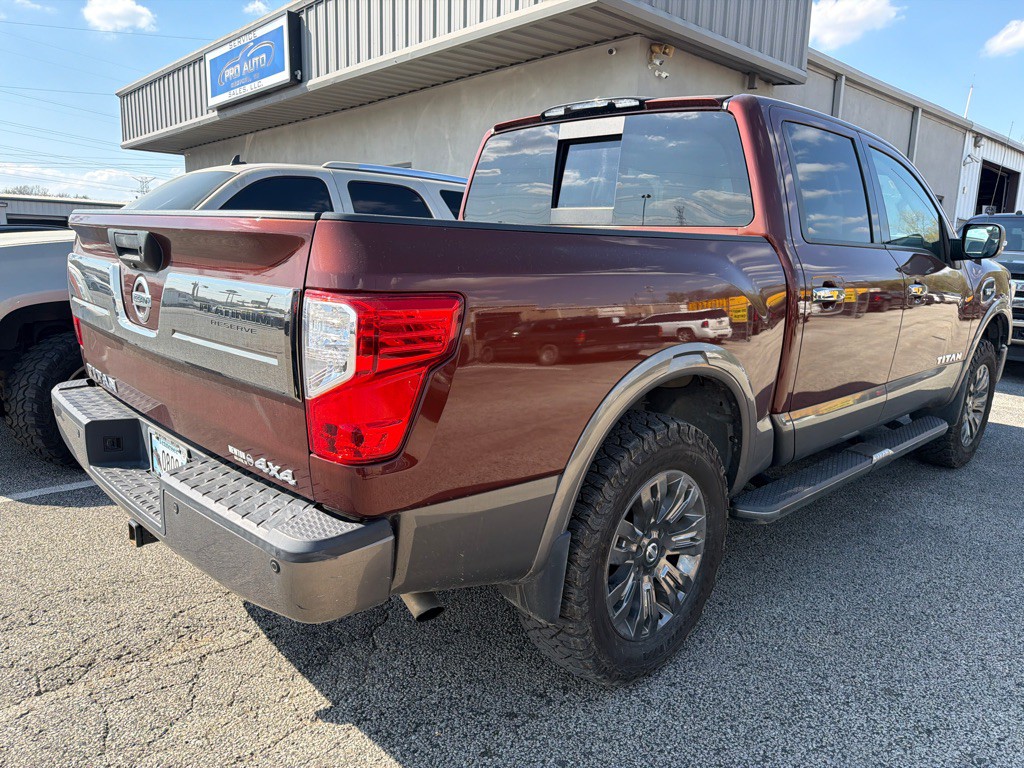 2017 Nissan Titan Image 4