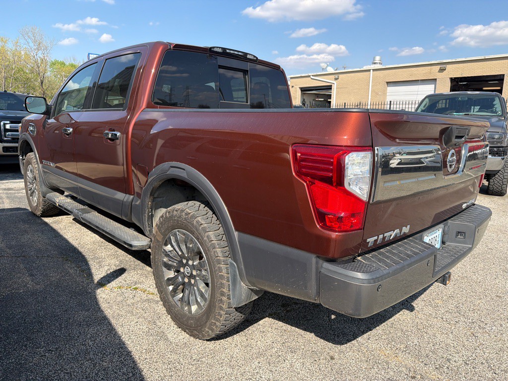 2017 Nissan Titan Image 6