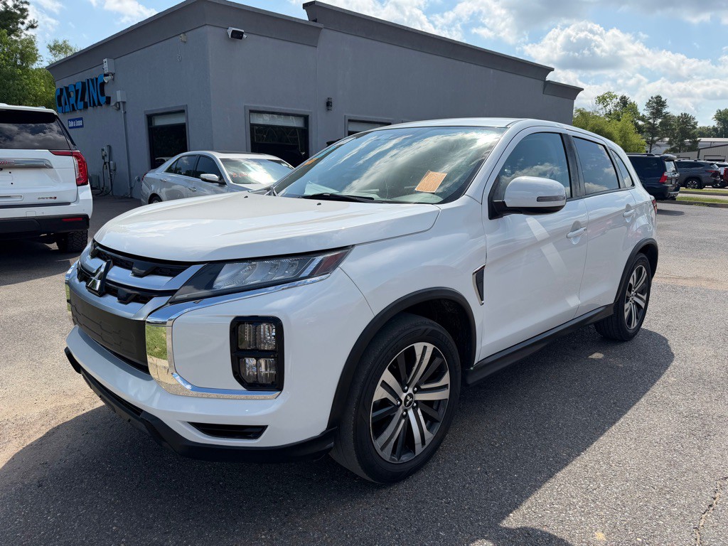 2020 Mitsubishi Outlander Image 2