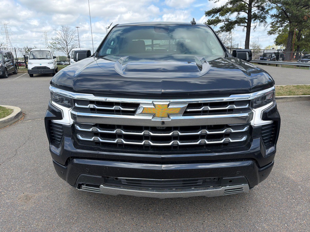 2024 Chevrolet Silverado 1500 Image 2