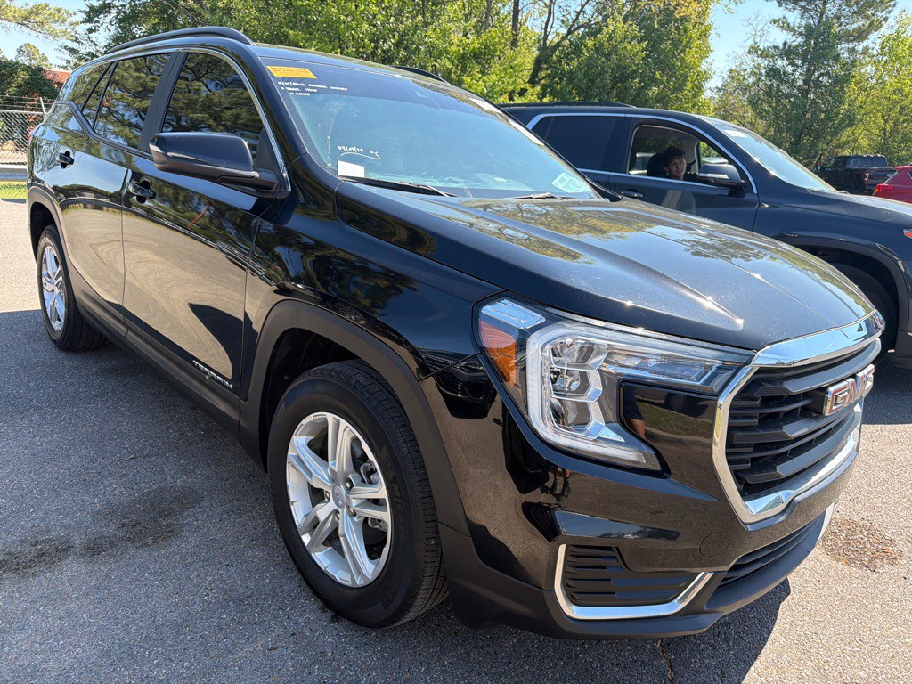 2023 GMC Terrain Image 3