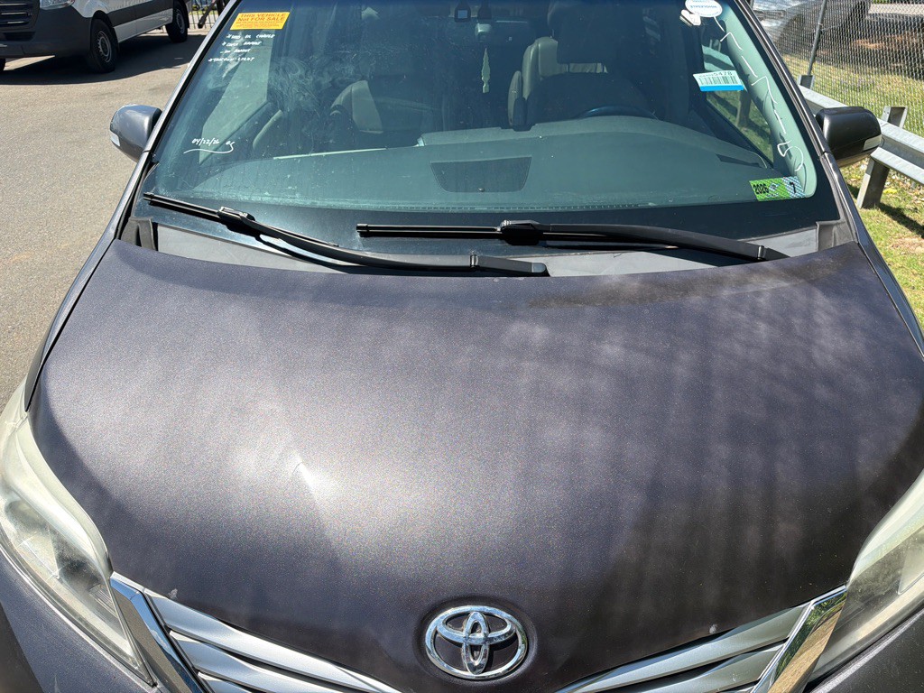 2017 Toyota Sienna Image 7