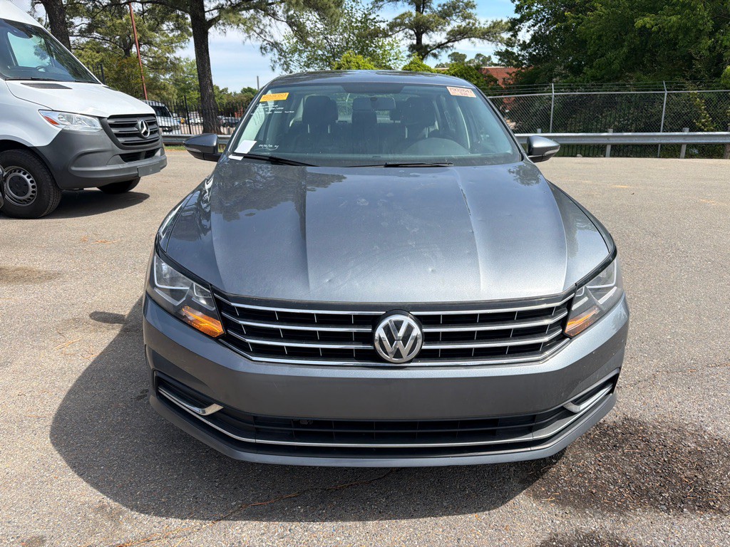 2019 Volkswagen Passat Image 2