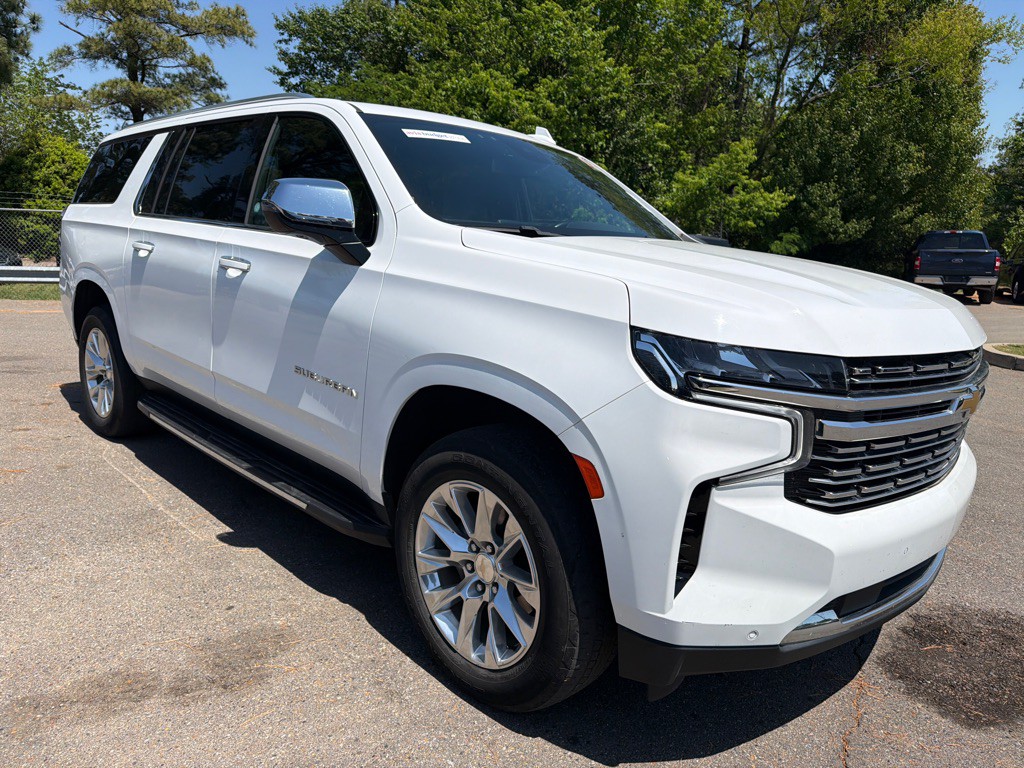 2023 Chevrolet Suburban Image 3